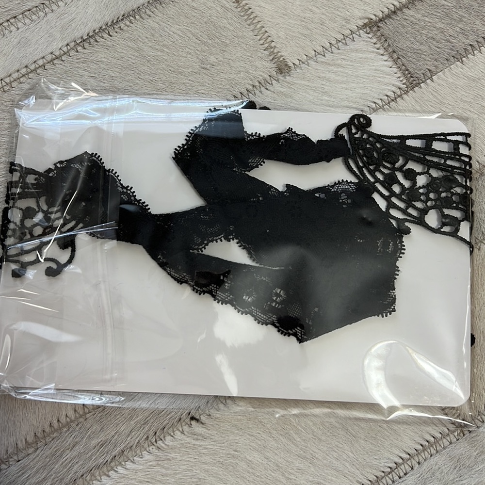 Embroidered Venice Mask - Picture 3 of 5